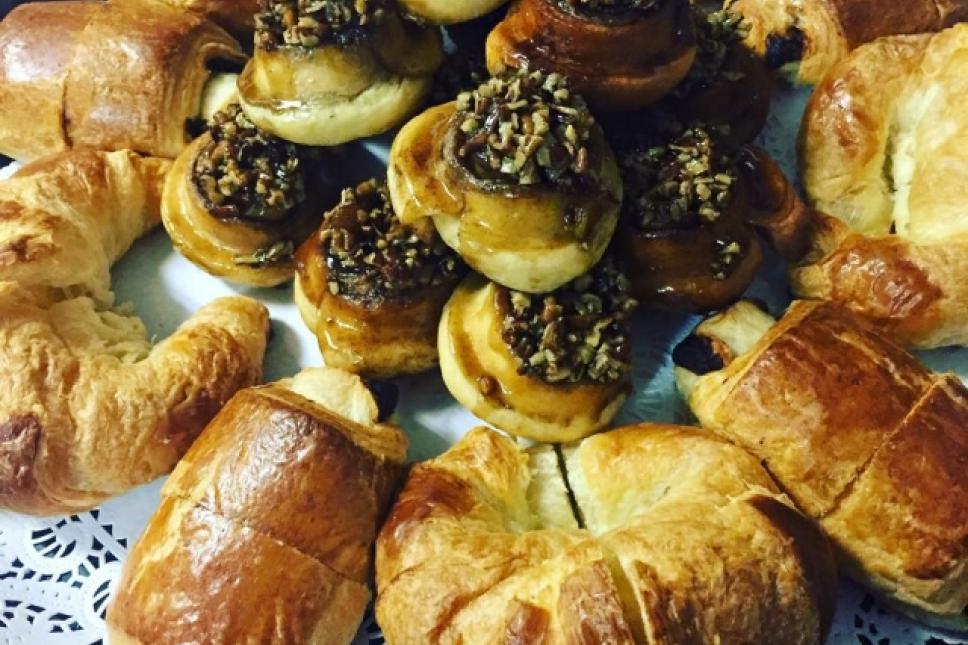 我们满足!得到一个美味的糕点早餐盘! ! ! !