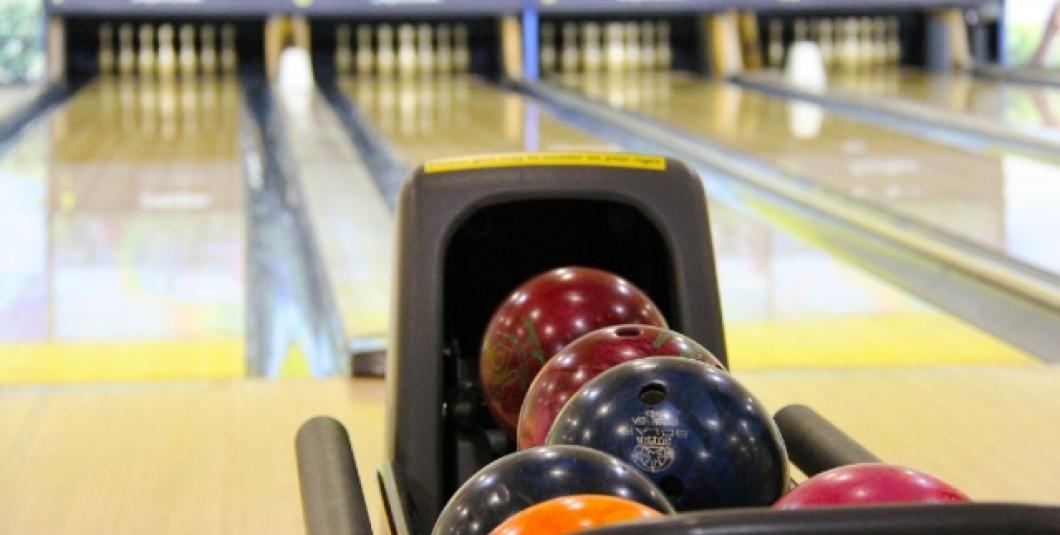 打保龄球