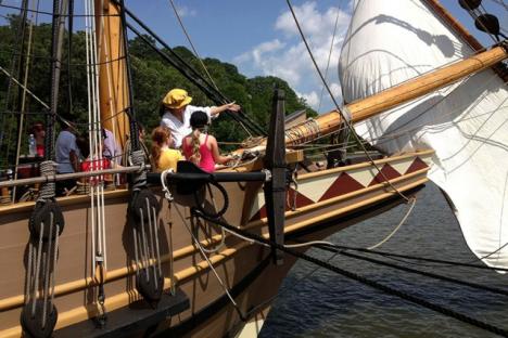 提高航行在詹姆斯敦殖民地# 039;祝成wedvictor伟德下载功。