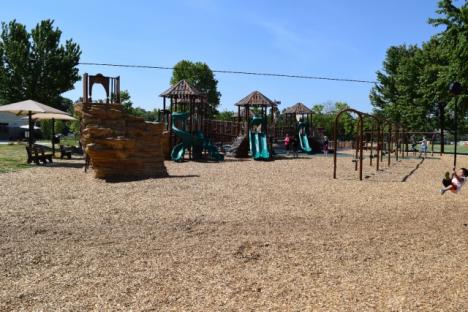 Mid County公园的Kidsburg