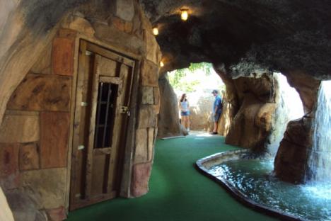 推杆通过洞穴和过去的海盗地牢…如果你敢!