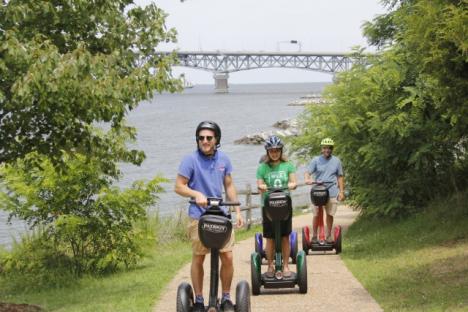 与爱国者之旅一起参加有导游的赛格威之旅，了解约克镇及其历史!
