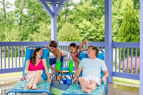 公园设有度假风格的设施，帮助客人充分利用他们的一天，包括躺椅和豪华小屋出租