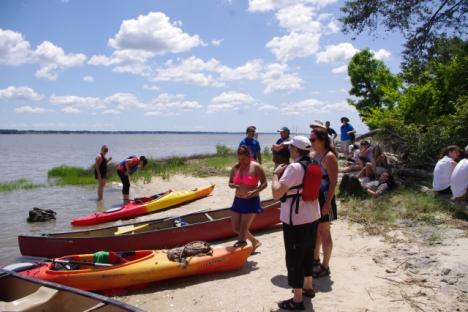 划桨历史悠久的河流