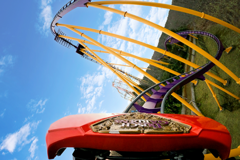 坐上你最喜欢的过山车。