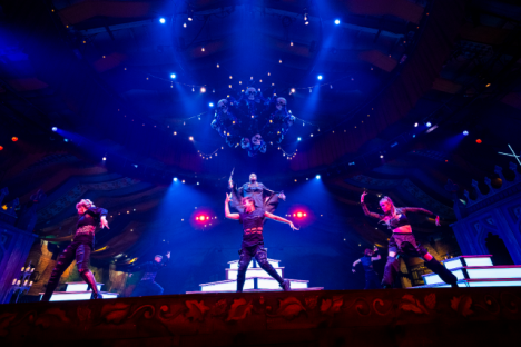 抓住四个险恶的显示。