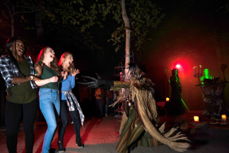 勇敢的五个鬼屋。